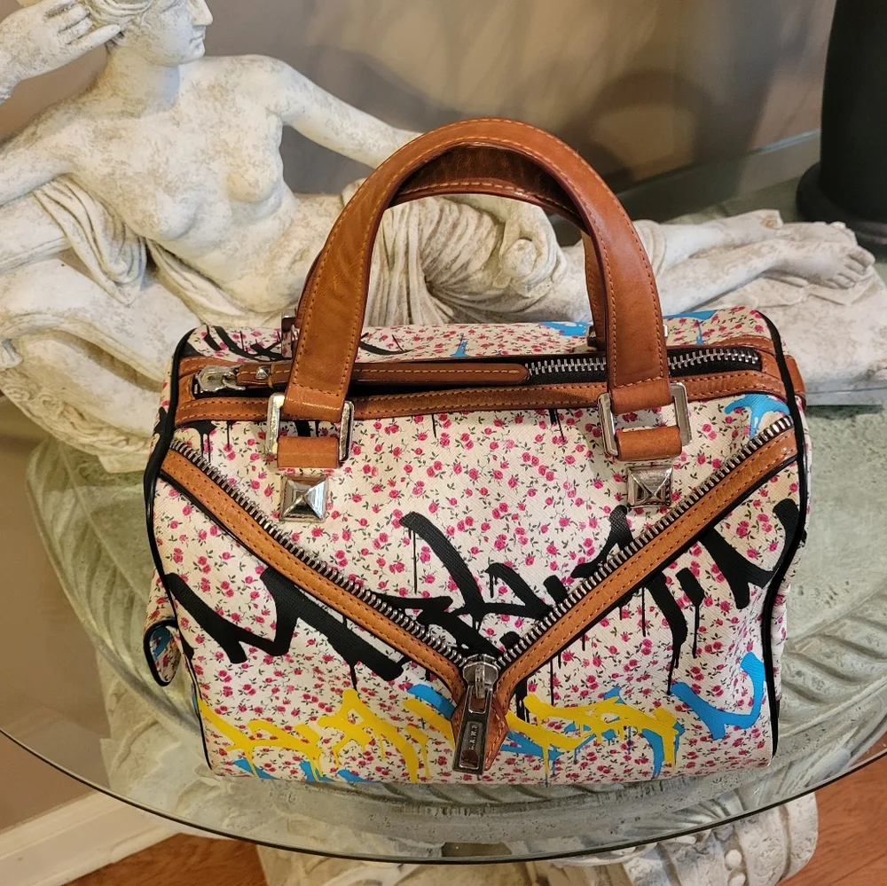 L.A.M.B. by Gwen Stefani Ditzy Graffiti Zipper Flower Bag #402 - Picture 5 of 17